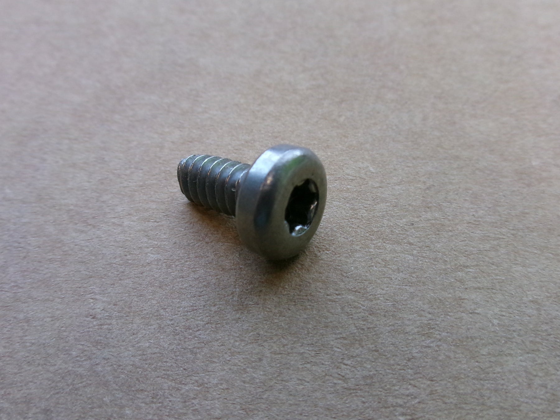 Screw  10-8M0113176
