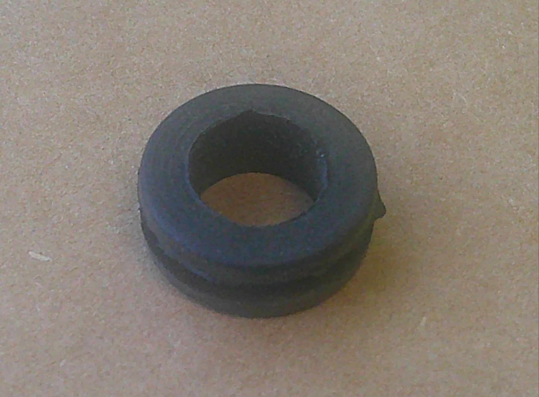 Evinrude Johnson grommet 0302498